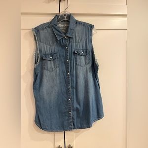 EUC Bullhead Black C.A. Trading Co. chambray denim sleeveless shirt.